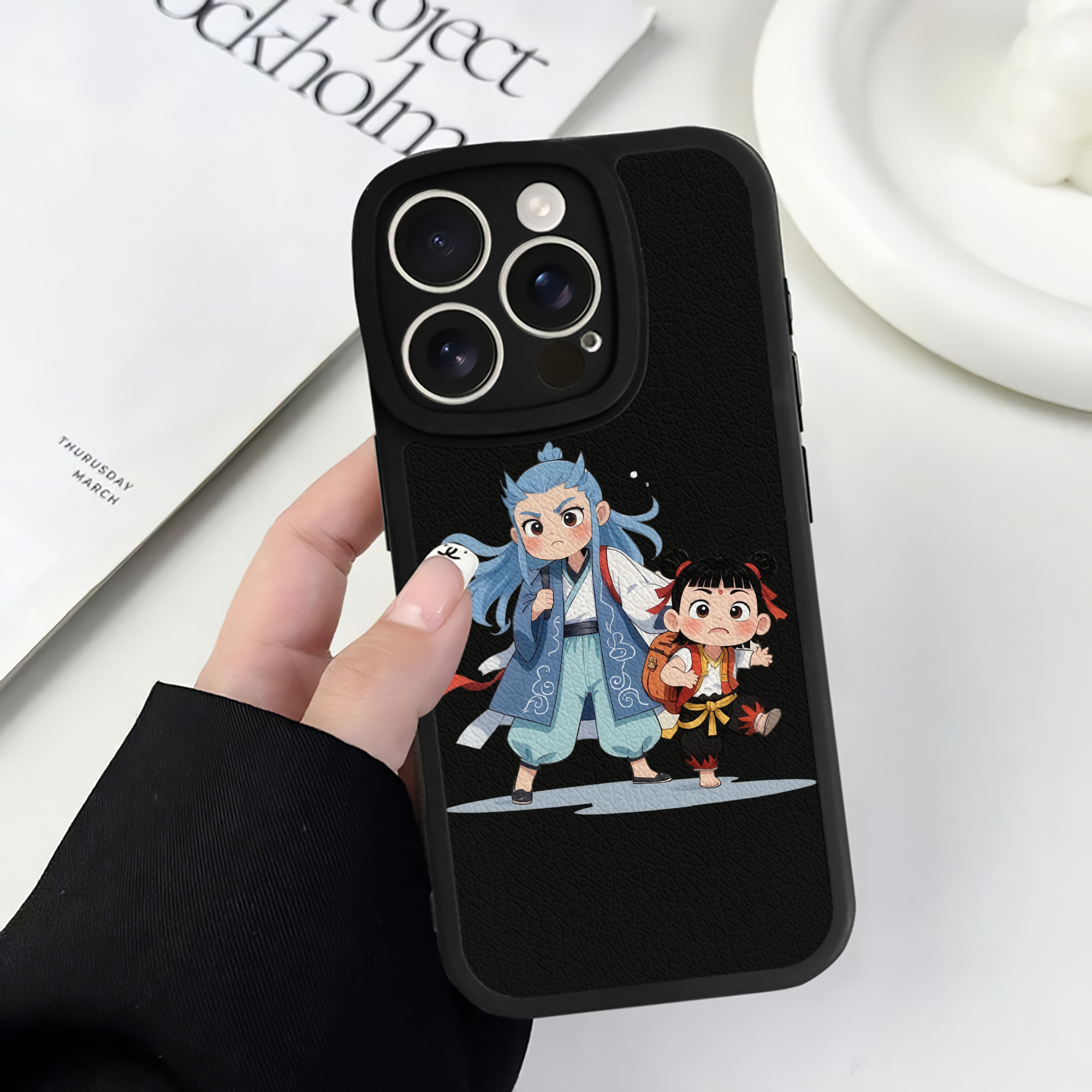 （画像用） Ne Zha 2 ナタ 魔童の大暴れ 【iPhone 16シリーズ対応】シリコンスマホケース（レザー調） 材質：シリコン